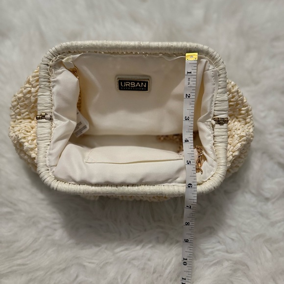 NWT Urban Expressions Cream Woven Clutch - Picture 12 of 14
